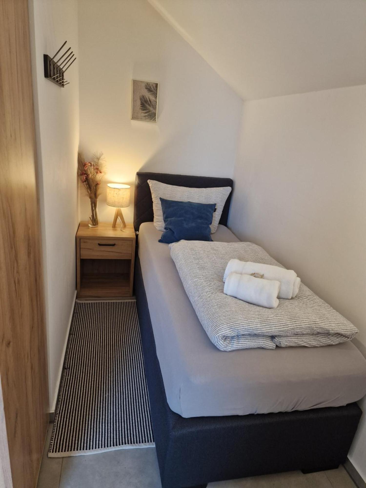 Ferienwohnung - Nachtigall 1 Бад-Херсфельд Экстерьер фото